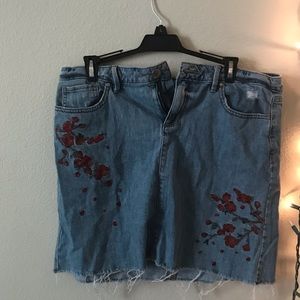Demin embroidered skirt